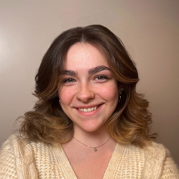 Headshot picture of Sara Beyer