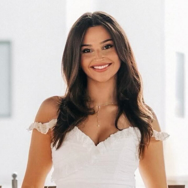 Headshot of Julia Capalbo