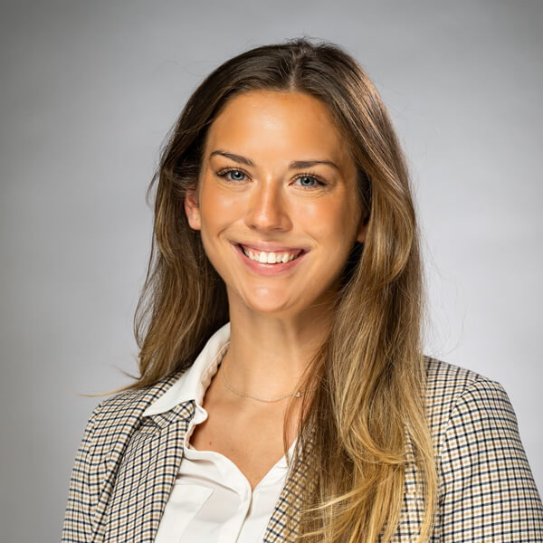 Headshot of Lauren Roeger